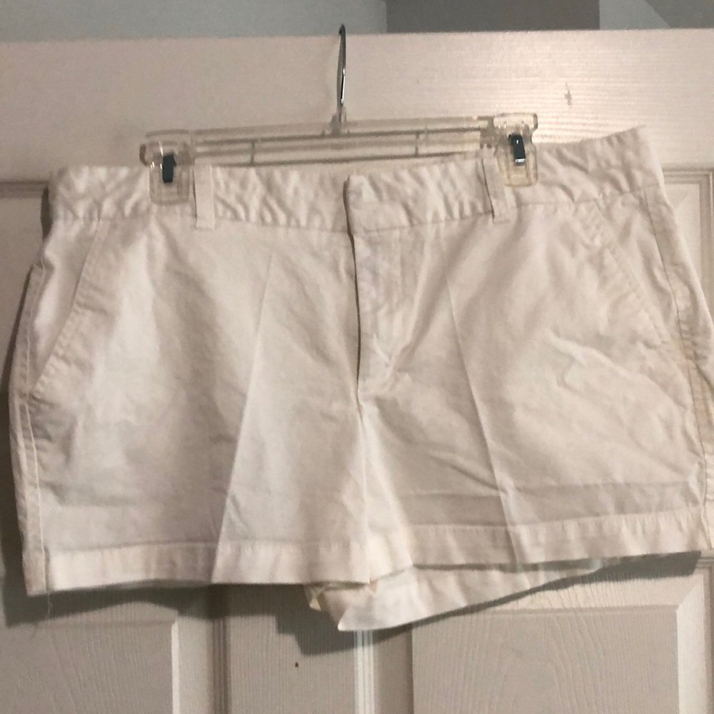 White khaki GAP shorts